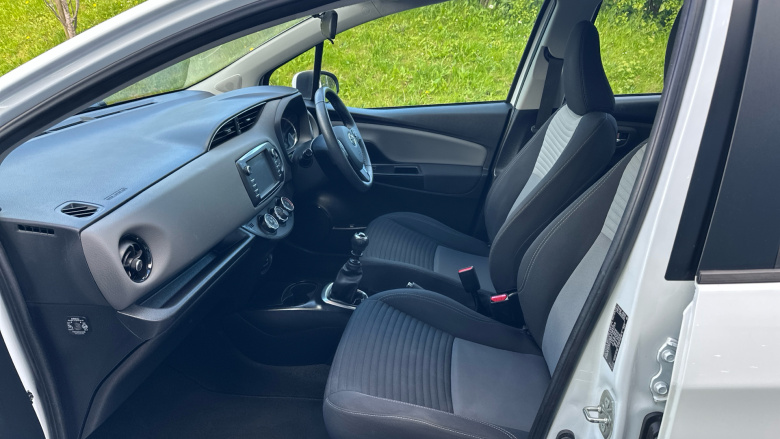 Toyota Yaris 1.5 VVT-i Icon 5dr Petrol Hatchback